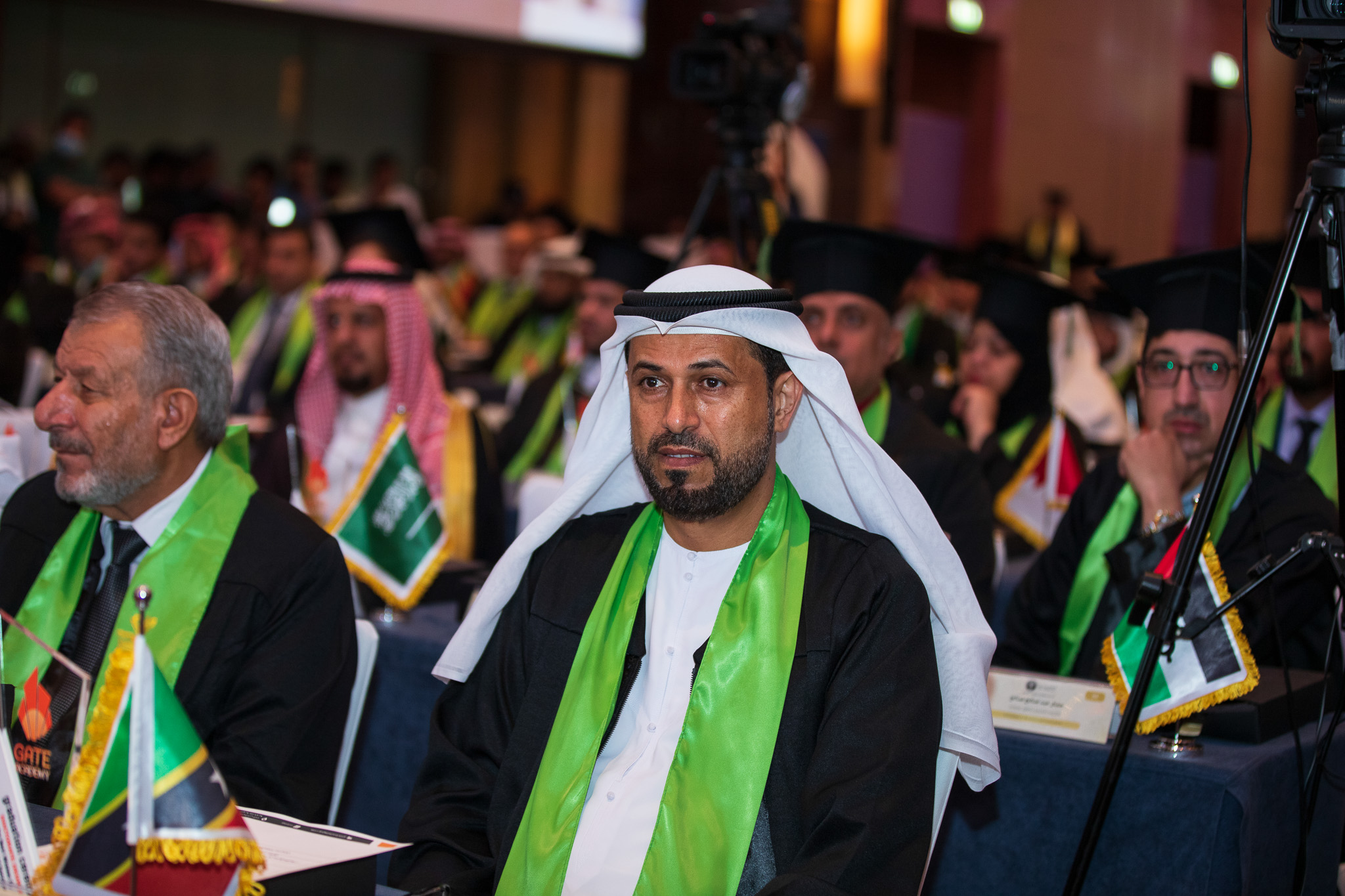 الحاصلين على درجة الماجستير والدكتوراة والزمالة