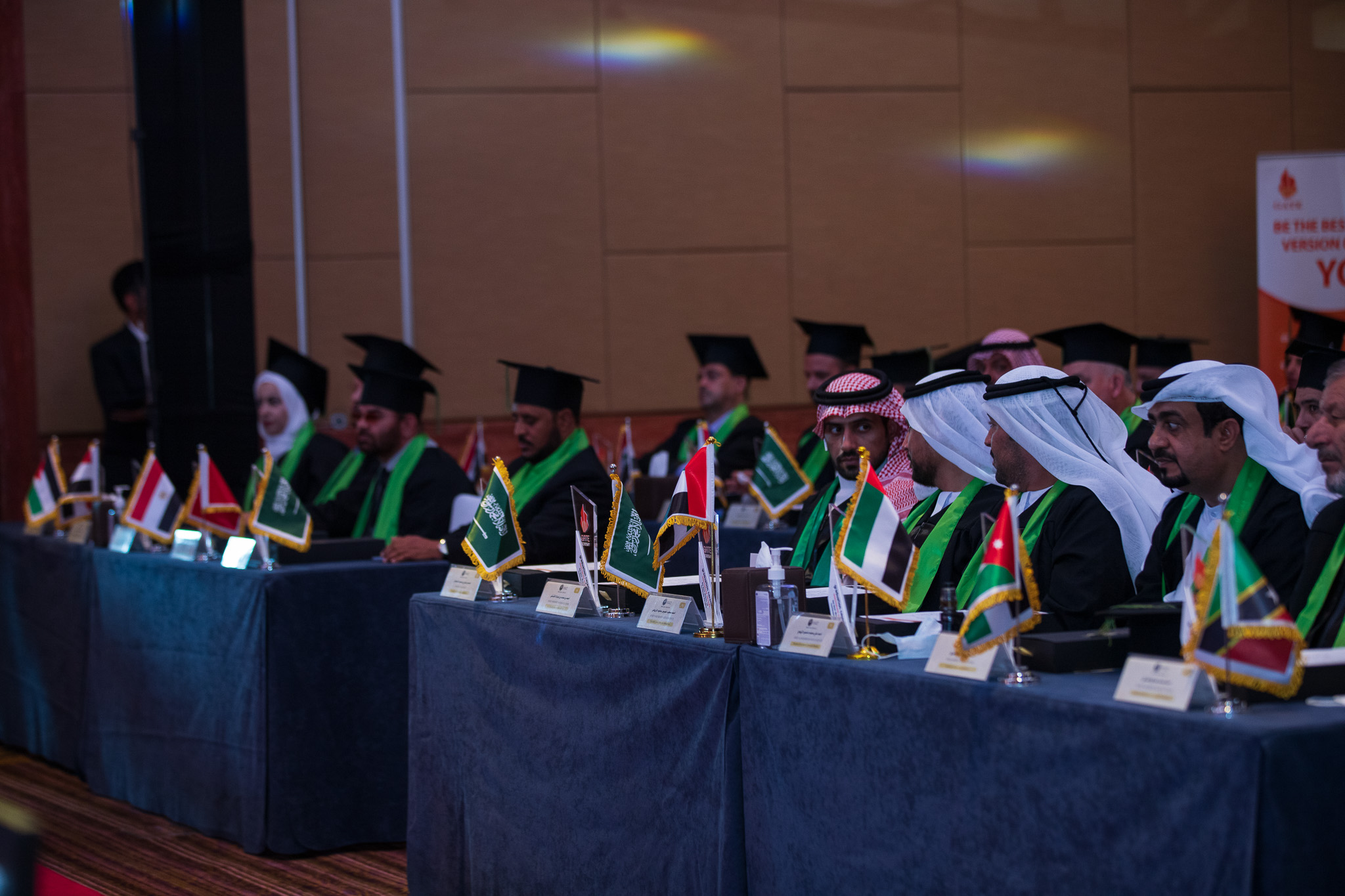 الحاصلين على درجة الماجستير والدكتوراة والزمالة
